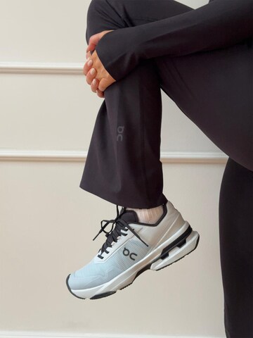 On Αθλητικό παπούτσι 'Cloudpulse Pro' σε μπλε