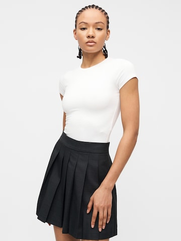 HOLLISTER Μπλουζάκι σε λευκό