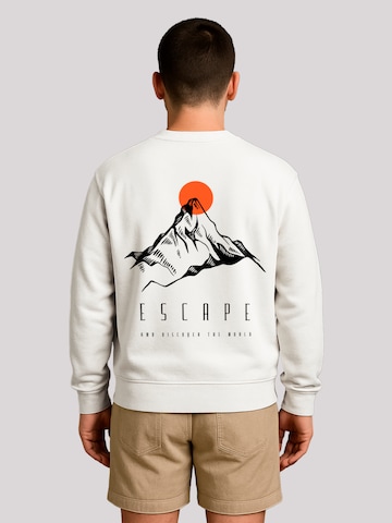 Sweat-shirt 'Escape Discover The World Mountain' F4NT4STIC en blanc : devant