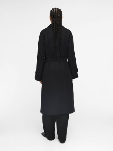 Manteau mi-saison 'Keily' OBJECT en noir