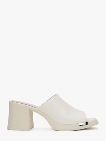 Zoccoletto '22-L-16' di Estro in beige: frontale