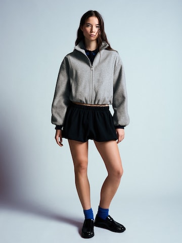 Bershka Prechodná bunda - Sivá