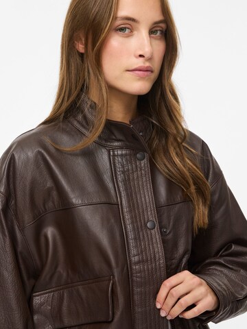 Veste mi-saison 'JADA' VILA en marron