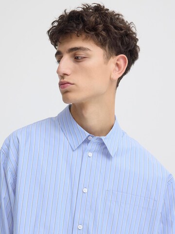 !Solid - Ajuste confortable Camisa 'SDTucker' en azul
