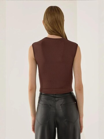Hiccup Top in Brown