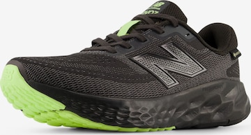 Chaussure de course new balance en noir : devant
