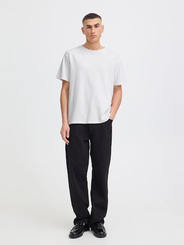 Tricou 'Danton' de la !Solid pe alb: față