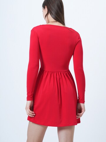 Trend Alaçatı Stili Šaty - Červená