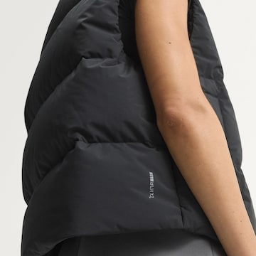ADIDAS SPORTSWEAR - Chaleco deportivo 'Helionic' en negro