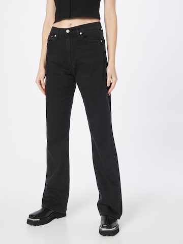 Calvin Klein Jeans - Bootcut Vaquero en negro: frente