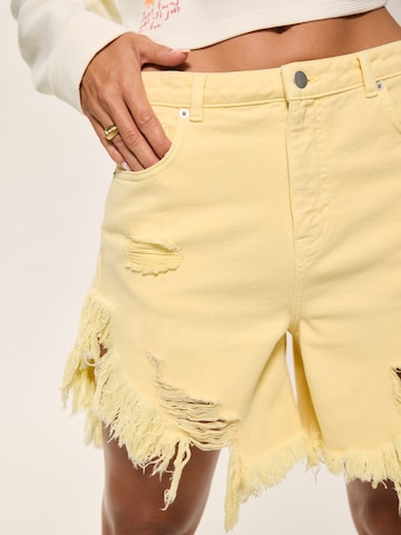 Kamila Šikl Regular Shorts in Gelb