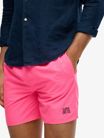 Superdry & Co Rövid fürdőnadrágok 'ESSENTIAL 16' - rózsaszín