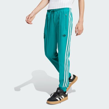 Coupe slim Pantalon 'FC Liverpool' ADIDAS ORIGINALS en vert : devant