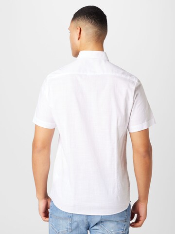 Coupe regular Chemise bugatti en blanc