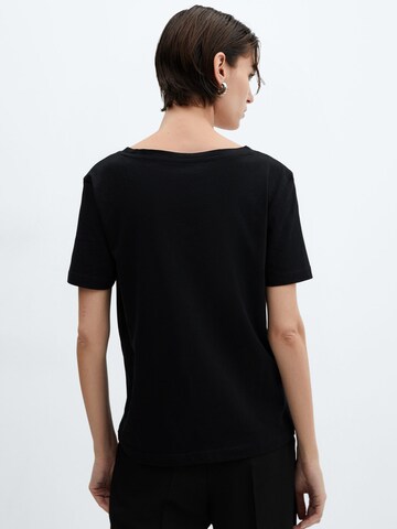 Tricou 'CHALAPI' de la MANGO pe negru