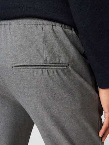 BURTON MENSWEAR LONDON Slimfit Kalhoty – šedá