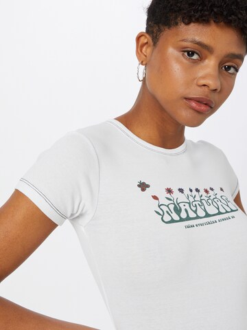 BDG Urban Outfitters Tričko 'NATURE RULES EVERYTHING' – bílá