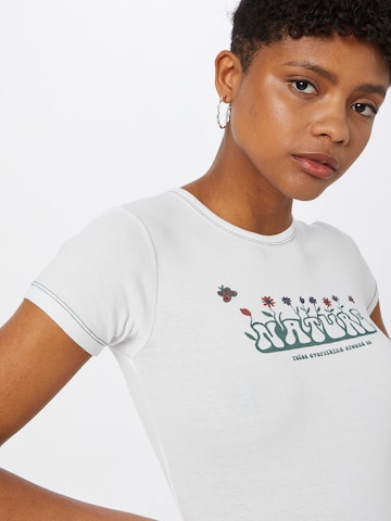 BDG Urban Outfitters - Camisa 'NATURE RULES EVERYTHING' em branco