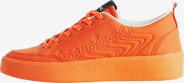 Baskets basses Desigual en orange : devant