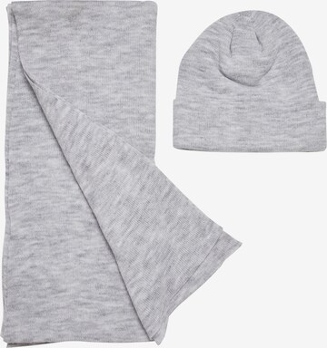 Urban Classics - Gorra en gris: frente