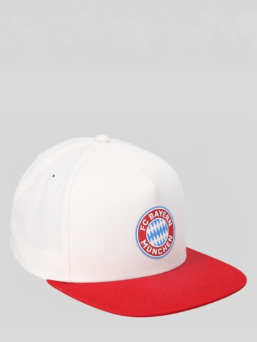 FC BAYERN MÜNCHEN Snapback Cap Essentials in Weiß