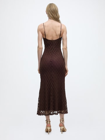 Bardot - Vestido de noche 'KARLA' en marrón