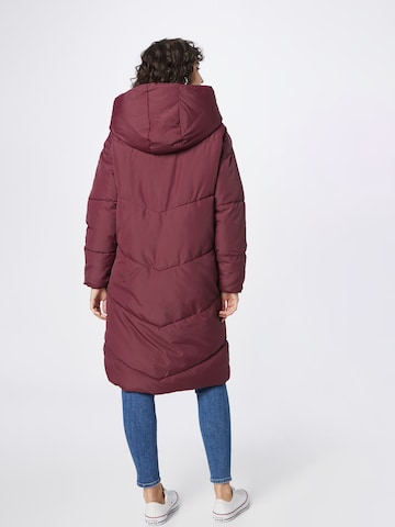 Manteau d’hiver 'TALLY' Noisy may en rouge