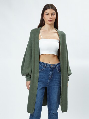 Influencer Strickjacke in Grün: Vorderseite