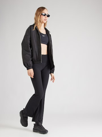 Nike Sportswear Flared Leggings in Zwart