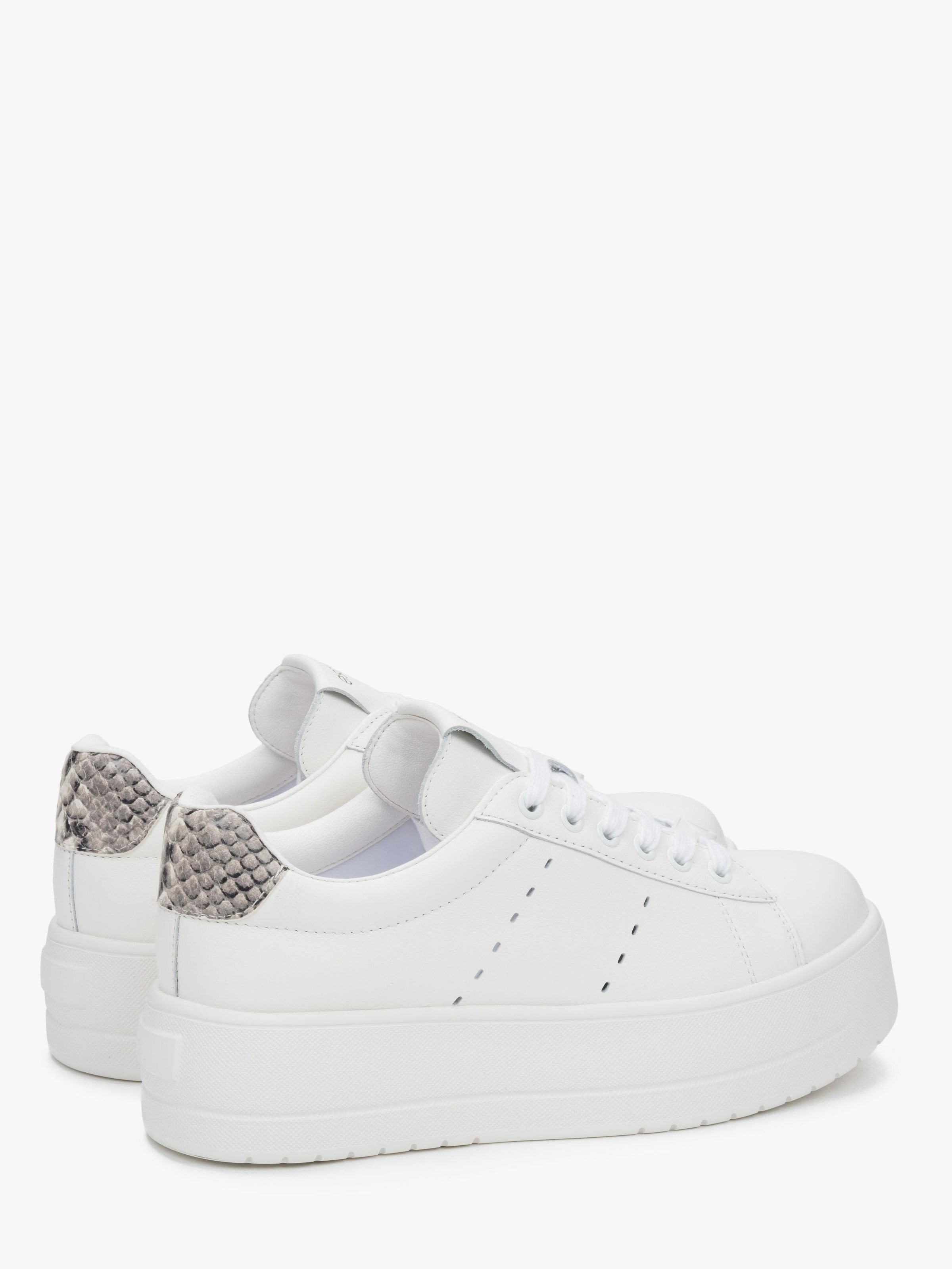 Estro Sneakers '2330-9' in White