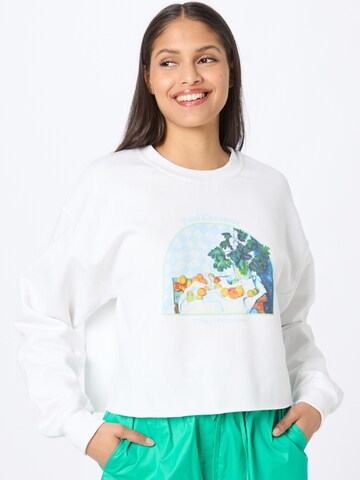 Vintage Supply Sweatshirt in White: front