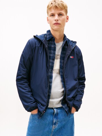 Tommy Jeans Преходно яке 'CHICAGO' в синьо: отпред