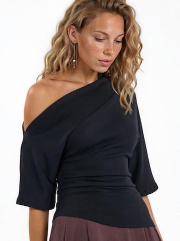 Camicia da donna di Busem in nero: frontale