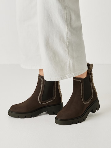 Tamaris Chelsea boots in Brown: front