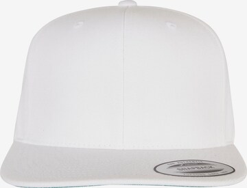 Cappello da baseball 'Classic' di Flexfit in bianco