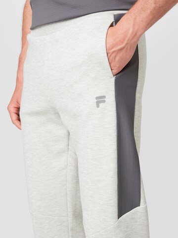 Effilé Pantalon de sport FILA en gris