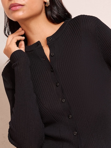 melns Friends Like These Adīta jaka