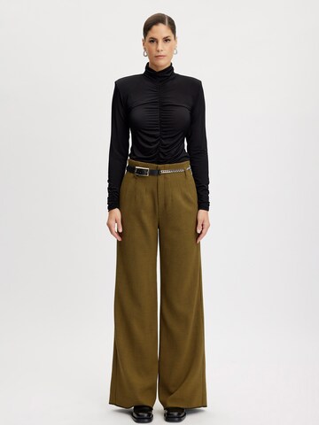 Wide leg Pantaloni cutați 'Fraya' de la Gestuz pe verde