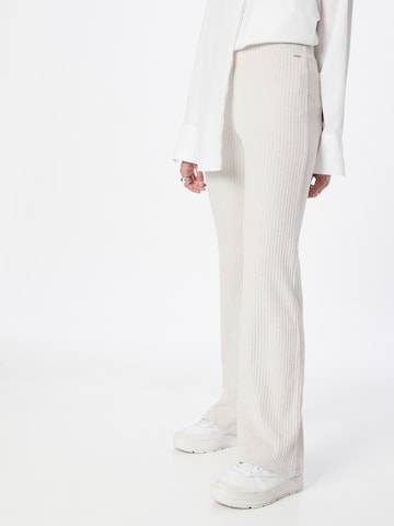 évasé Pantalon TOM TAILOR DENIM en blanc : devant