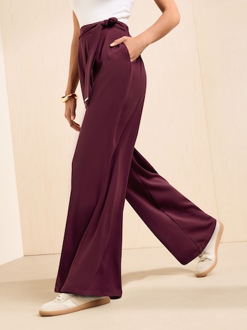 Wide leg Pantaloni con pieghe di Friends Like These in rosso