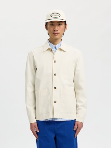 SELECTED Hætte i hvid: forside