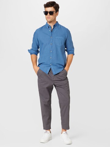Cotton On جينز مضبوط قميص 'MAYFAIR' بلون أزرق