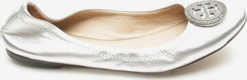 Tory Burch Flats & Loafers in 38,5 in Silver: front