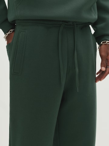 Pull&Bear Loosefit Hose in Grün