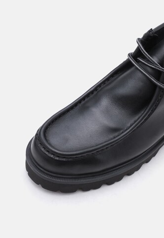 CLARKS Chukka čižmy 'Cleyhill' - Čierna