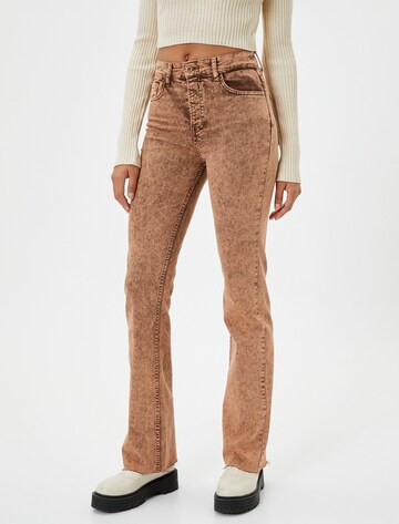 Koton Flared Jeans in Bruin: voorkant