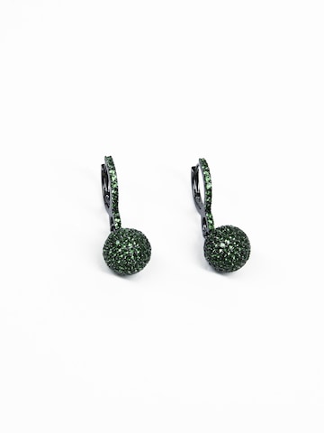 Orecchini 'Orecchini a lobo Gea in argento 925 con zirconi verdi' di Addicted2 in verde: frontale