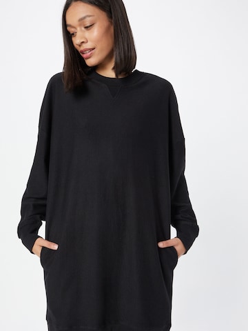 Rochie de la Urban Classics pe negru