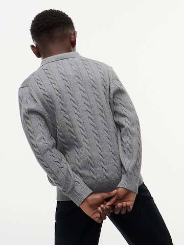 TOMMY HILFIGER Sweater in Grey