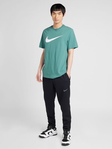 Nike Sportswear Футболка 'Swoosh' в Зеленый